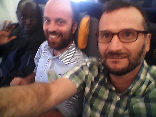 dentro del avión que nos lleva a Taipei 