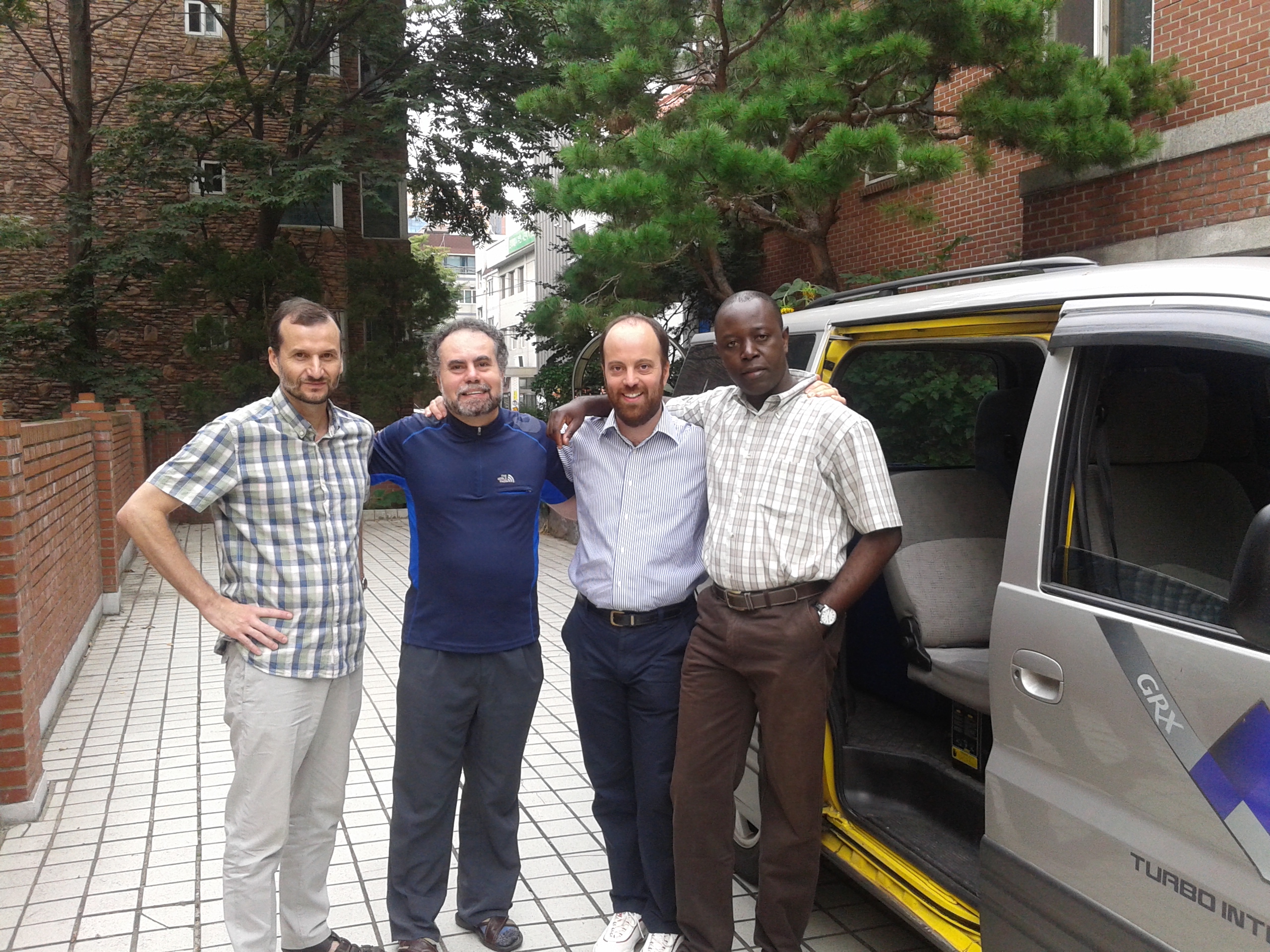 Pedro nos acompaña a la salida para Taipei 